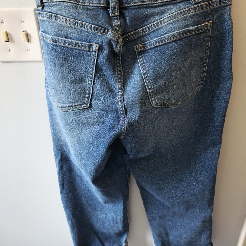 416. Denver Hayes Curvy Straight Crop Denim Jeans |10 - Picture 4 of 4